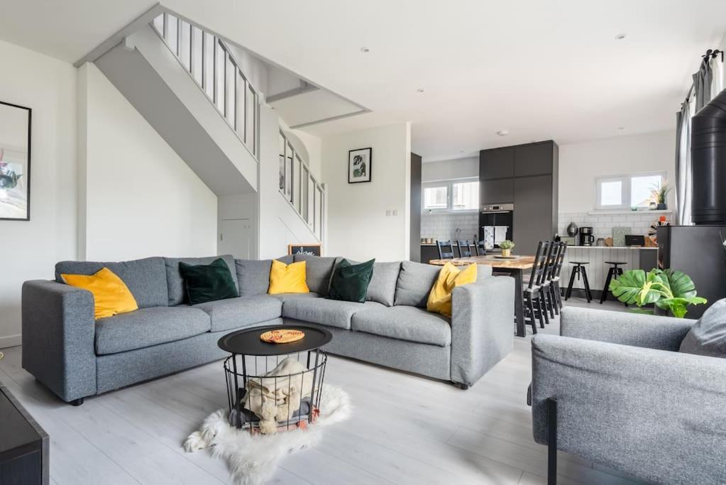 Spacious, Modern Home, Newquay W/ Parking *