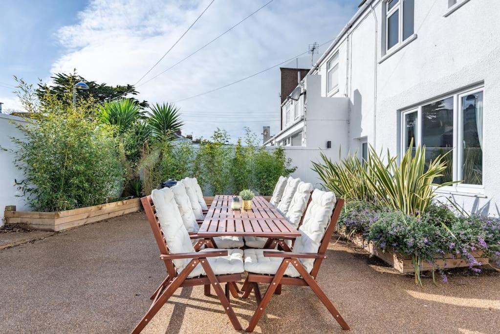 Holiday home Spacious, Modern Home, Newquay W/ Parking